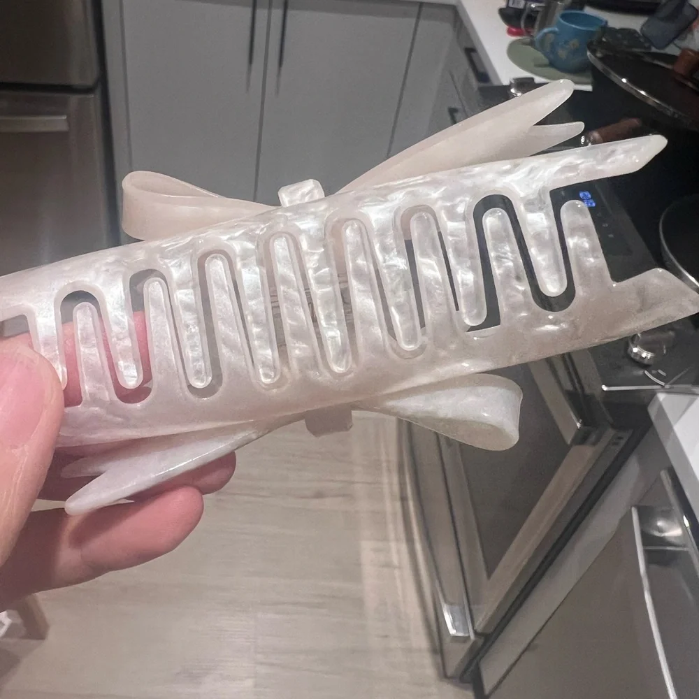 Floral Knows Pearlized Bow Hair Claw Clip Ivory Large Hair Clip Romantic NEW - Picture 4 of 6